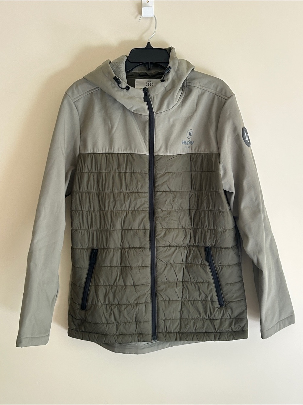 NWOT. Hurley Men’s Hooded Jacket in Khaki Green. Lightweight and Warm.